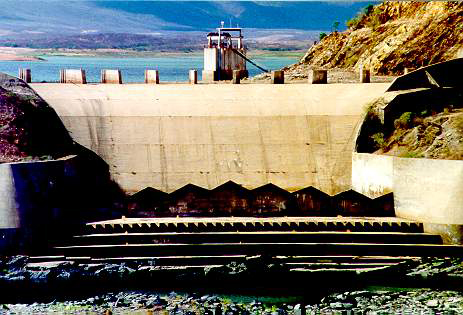 Vertedero de salto de ski,
											      Oros dam, Jaguaribe river, Ceara, Brazil 