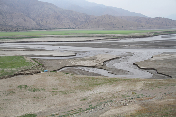 Filling of a large reservoir with sediments.