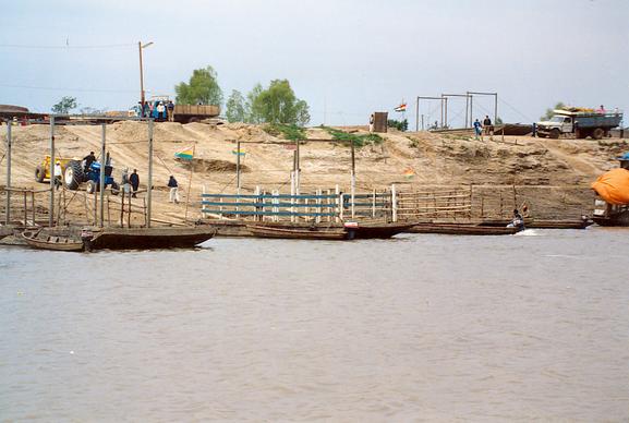 Crossing on the Rio Mamore, Beni, Bolivia (1993).