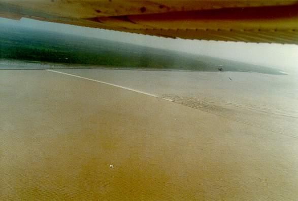 Tidal wave, on January 22, 1989, on the Rio Araguari, Amapa, Brazil (1989)